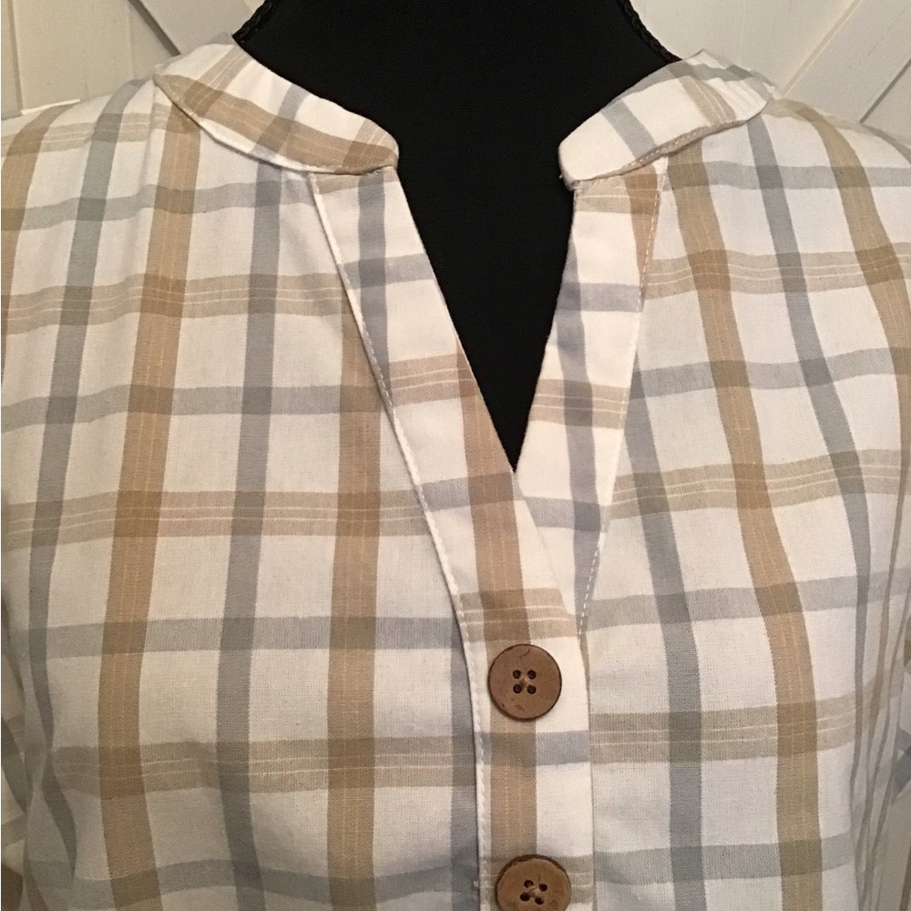 Chic Plaid Women's Blouse with Button Accents - Picture 2 of 4